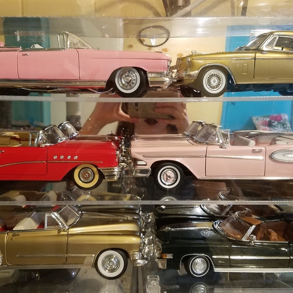 3 Diecast Model Car Display Cases 1:18 Scale With Cars - Picture 6 of 11